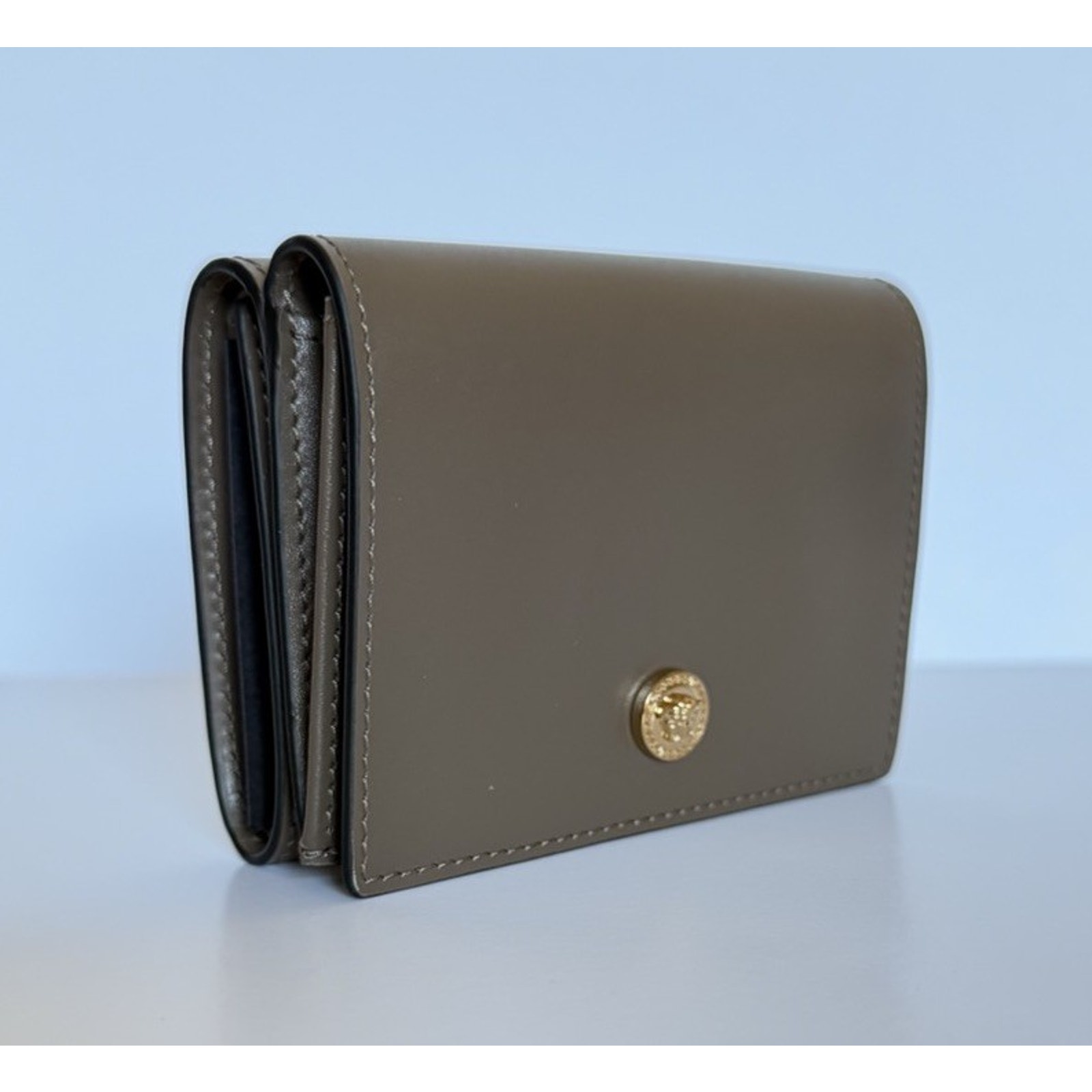 Versace Medusa Tri-Fold Calf Leather Chestnut Wallet 1015569 Nwt $700